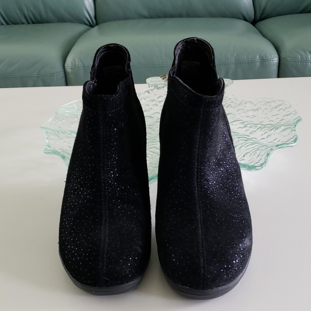 Skechers memory foam black boots with sparkle